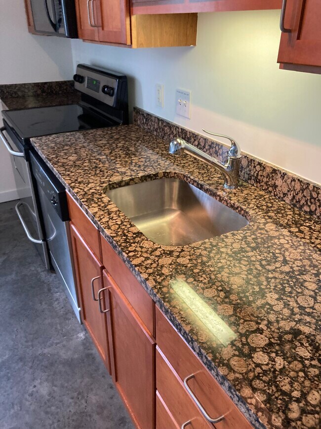 Foto del edificio - 620 Glen Iris Dr NE