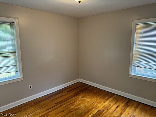 Foto del edificio - 411 E 257th St