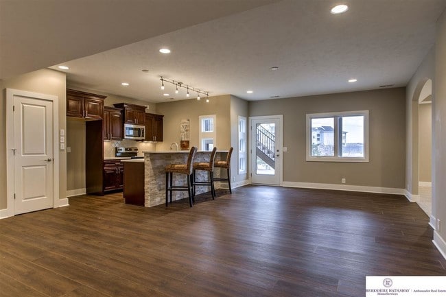 Building Photo - 6 bedroom in Omaha NE 68022