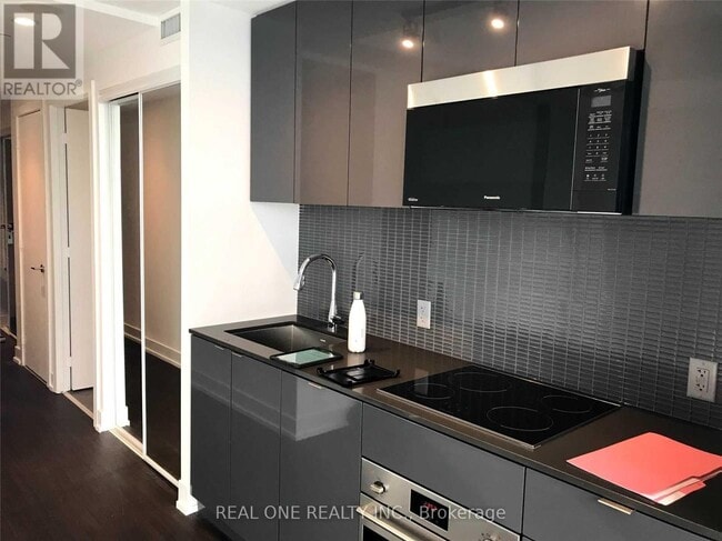 Building Photo - 7 Grenville St