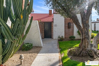 Building Photo - 4545 E 7 Lakes Dr