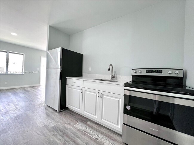 Foto del edificio - 830 NW 7th St