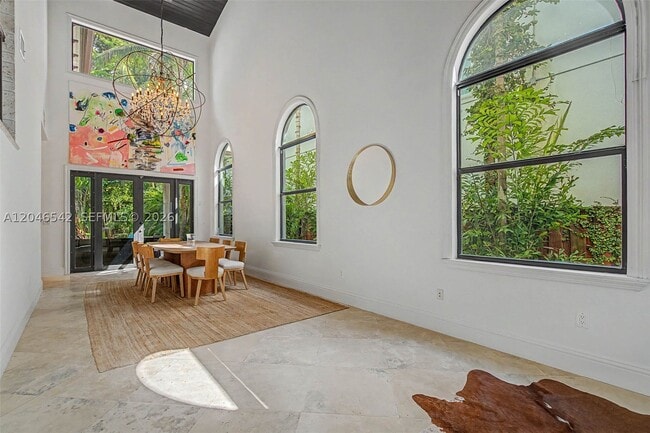 Building Photo - 2561 Trapp Ave