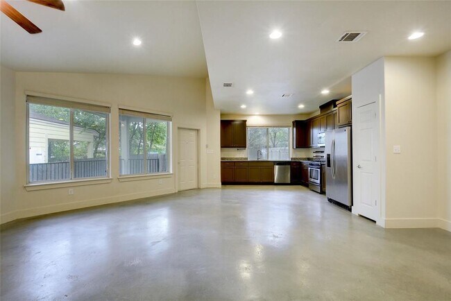 Building Photo - 3305 Thomas Kincheon St