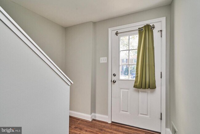 Foto del edificio - 8076 St Annes Ct