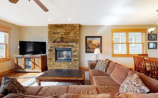 Building Photo - 250 Buckhorn Cir