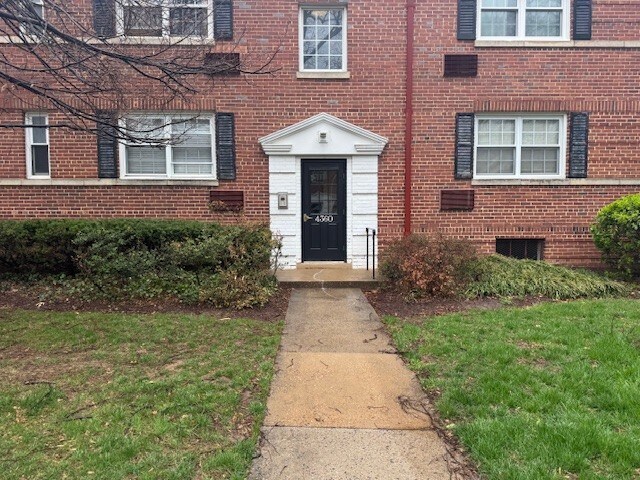 Edificio de apartamentos - 4360 N Pershing Dr