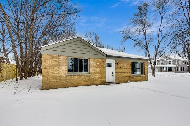 Building Photo - 630 Hampton Terrace