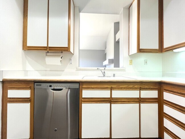 Foto del edificio - 2 bed, 2 bath located in Corona, CA!