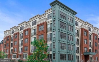 Building Photo - 1350 Maryland Ave NE