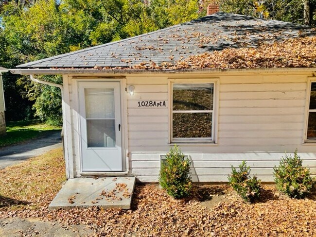 Building Photo - Asheboro St 1028
