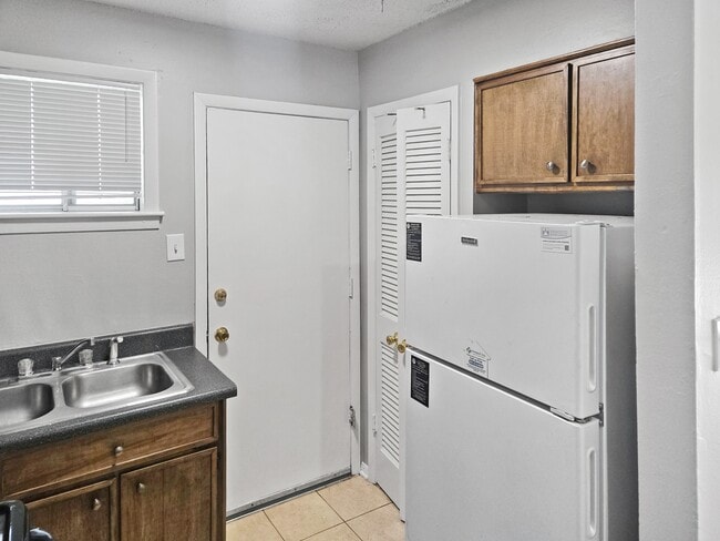 Foto del edificio - 3572 Carnes Ave