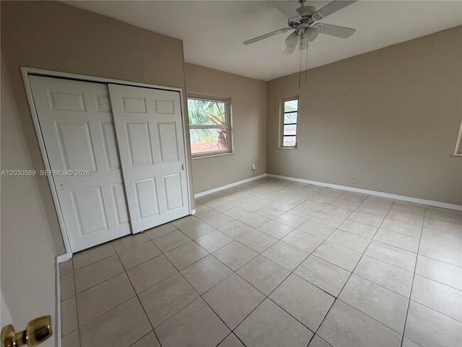 Building Photo - 1422 NW 26th Ave