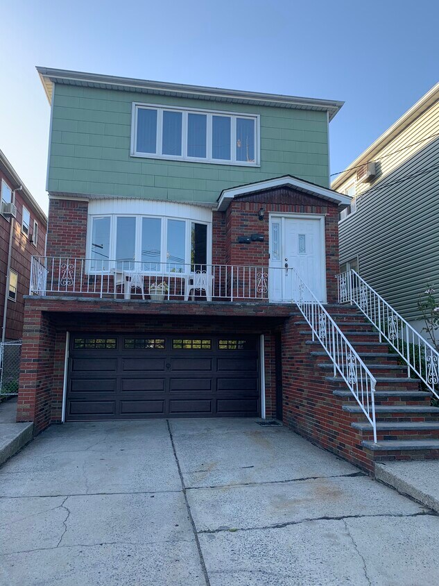 Primary Photo - 625 Schuyler Ave