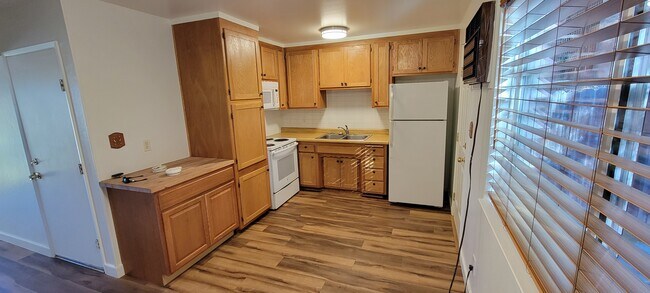 Building Photo - 2881 Acacia Way