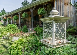 Foto del edificio - 424 Roaring Creek Rd