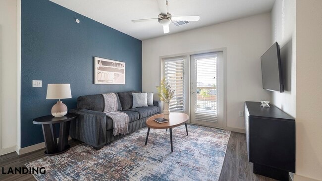 Building Photo - 2825 Main St