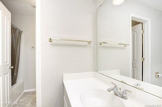 Building Photo - 10902 Princeton Commons Dr