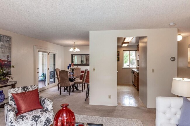 Foto del edificio - 4901 Kenlar Dr