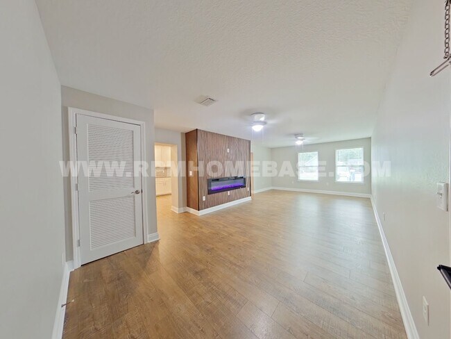 Foto del edificio - 147 Gillis Dr