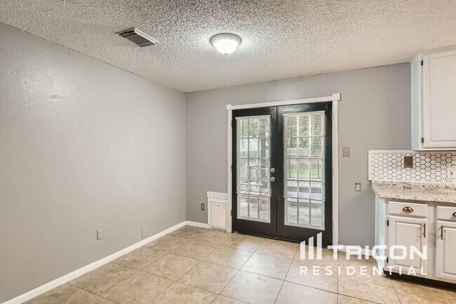 Foto del edificio - 3416 Tulip Ln