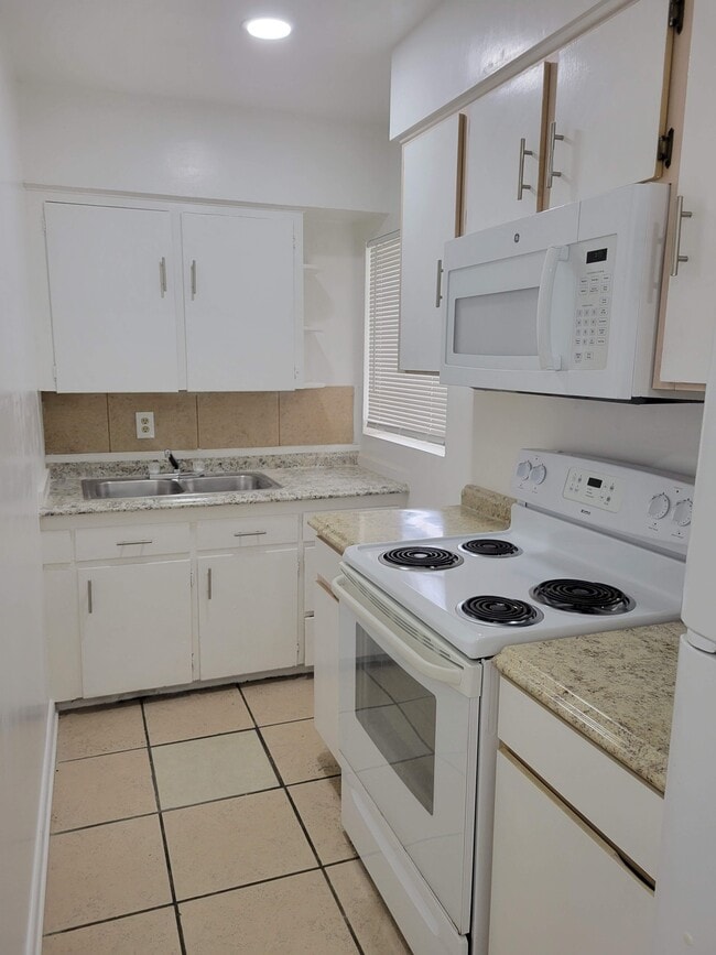 Building Photo - 1901 E Noel St