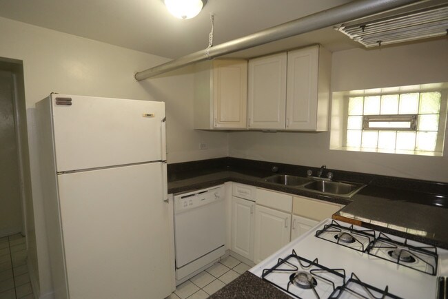 Building Photo - 1249 W Byron St