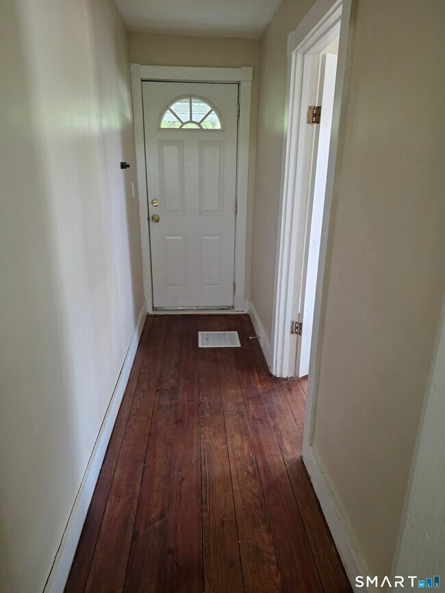 Foto del edificio - 22 Lakeview St