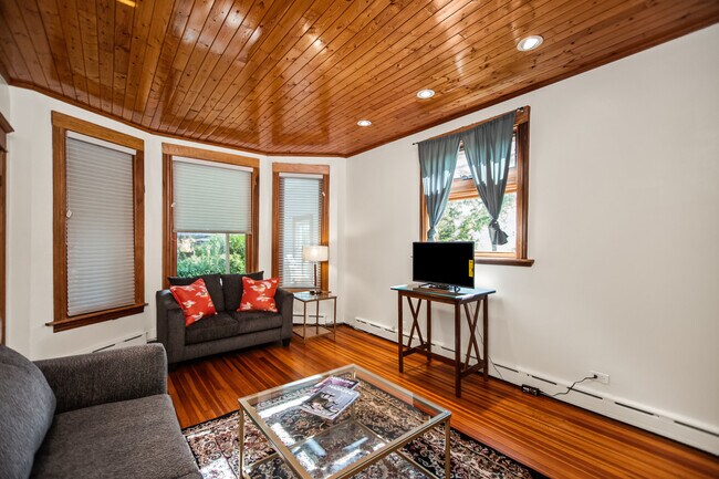 Foto del edificio - 4634 N Kennicott Ave
