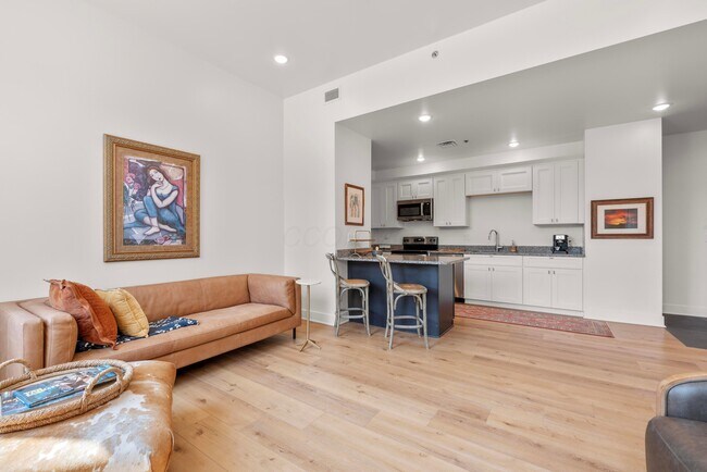 Foto del edificio - 301 N Mulberry St
