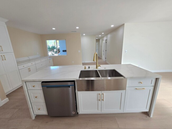 Building Photo - Beautifully Remodeled 4-Bedroom Home with ...