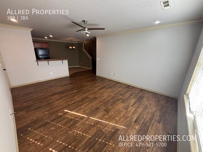 Building Photo - 52 S Ray Ave