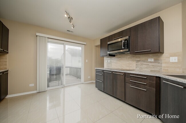 Building Photo - 587 Conservatory Ln