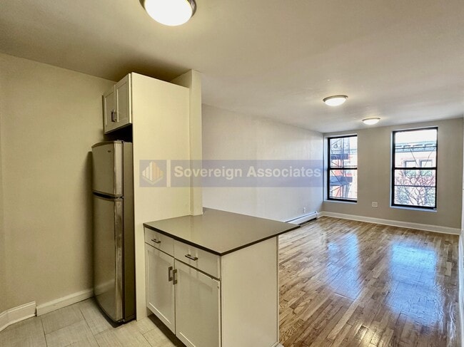 Building Photo - 386 Manhattan Ave