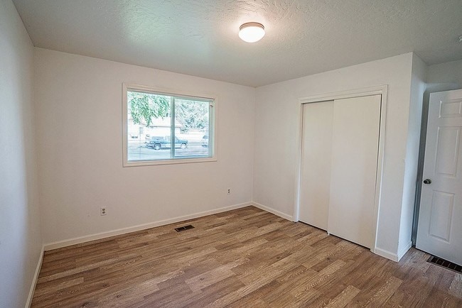 Building Photo - 6300 Sunrise Terrace
