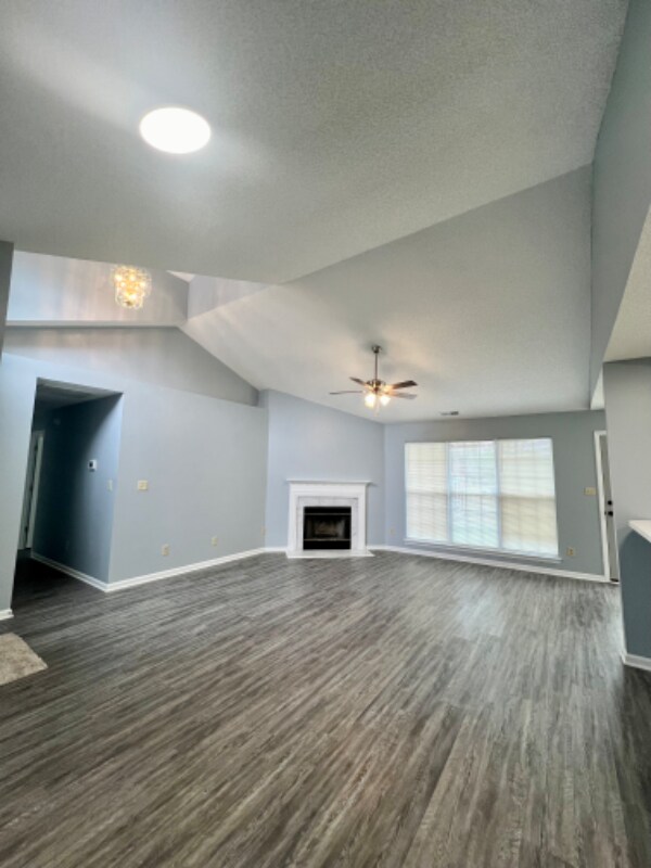 Foto del edificio - 4445 Fawnbrook Ave SW