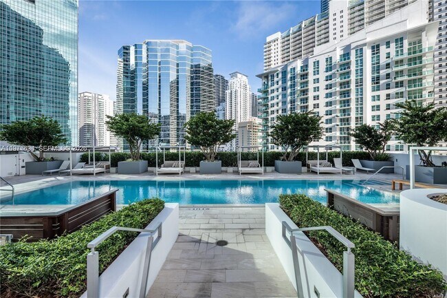 Foto del edificio - 1300 Brickell Bay Dr