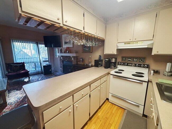 Foto del edificio - 2 Bedroom in a beautiful woodsy location!