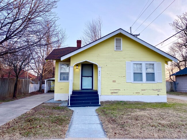 Foto del edificio - 1 bedroom home w/ fenced in yard