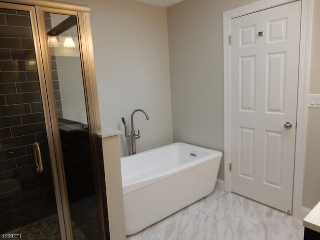 Building Photo - 20 Nottingham Ct