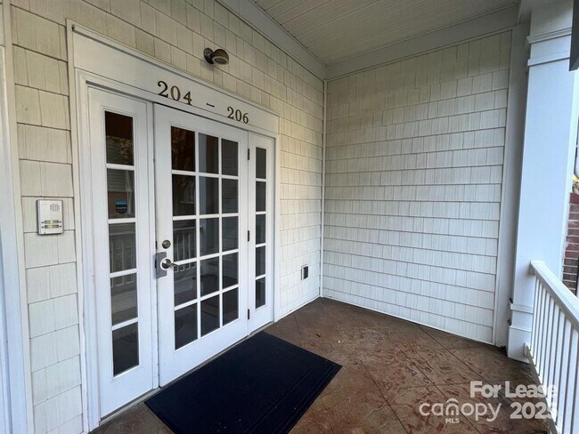 Foto del edificio - 21031 Catawba Ave