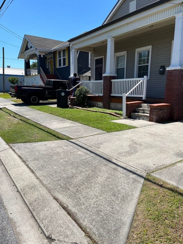 Foto principal - Charming 2BR Duplex in New Orleans