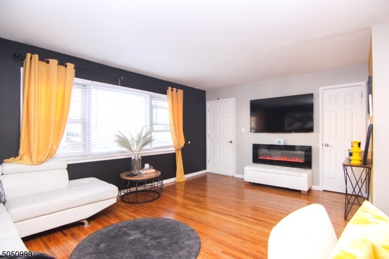 Primary Photo - 88 Manchester Pl