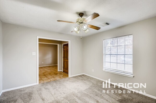 Foto del edificio - 10910 Linwood Ct