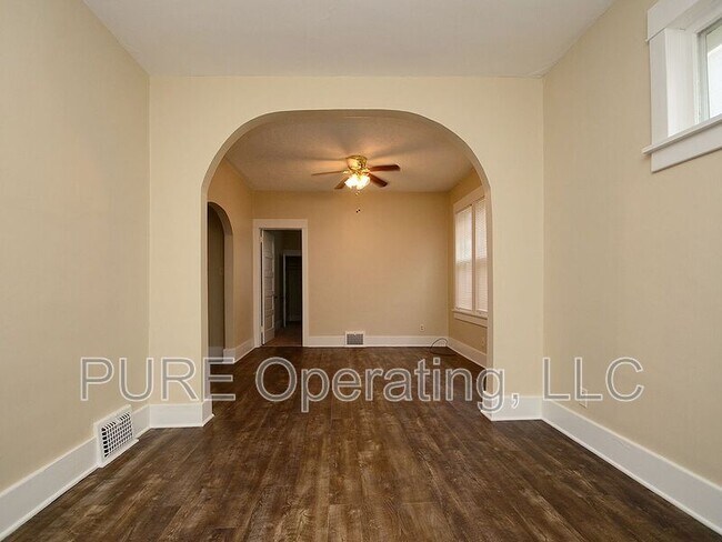 Building Photo - 5129 S 39th Ave