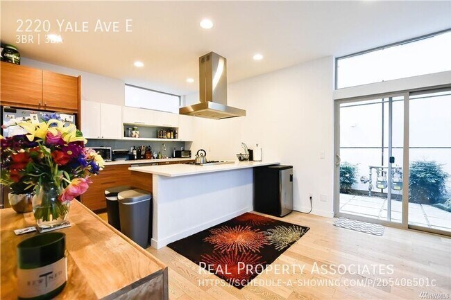 Foto del edificio - 2220 Yale Ave. E.