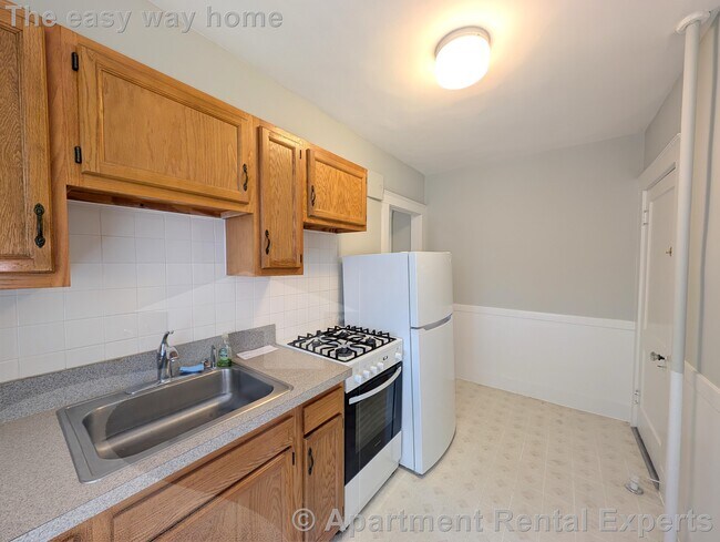 Foto del edificio - 156-158 Summer St Unit #304