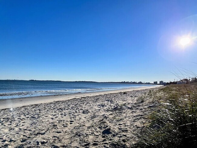 Foto del edificio - 47 Bickford Ave