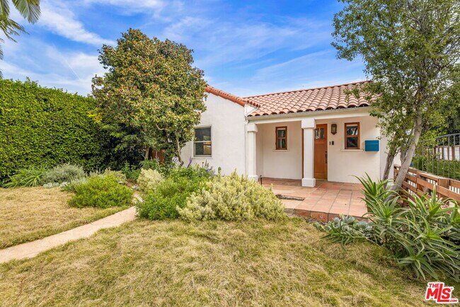 Foto del edificio - 1134 N Poinsettia Pl