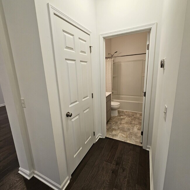 Foto del edificio - 4 bedroom, 3 full bathrooms, 2 car garage ...